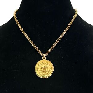 Authentic Chanel 1993 Gold Medallion CC Round Pendant Necklace with Box